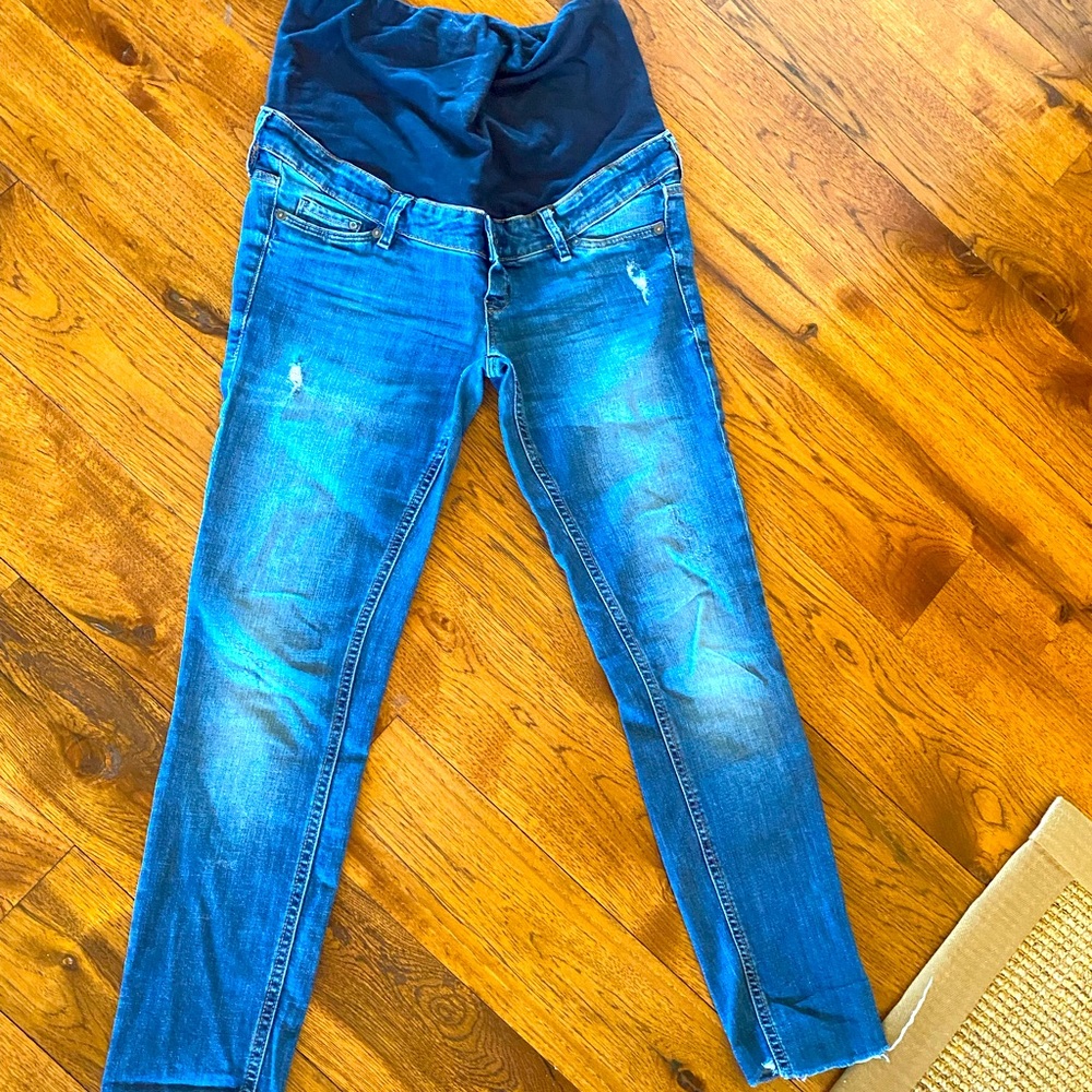 Maternity Jeans with Frayed Edge Cuff